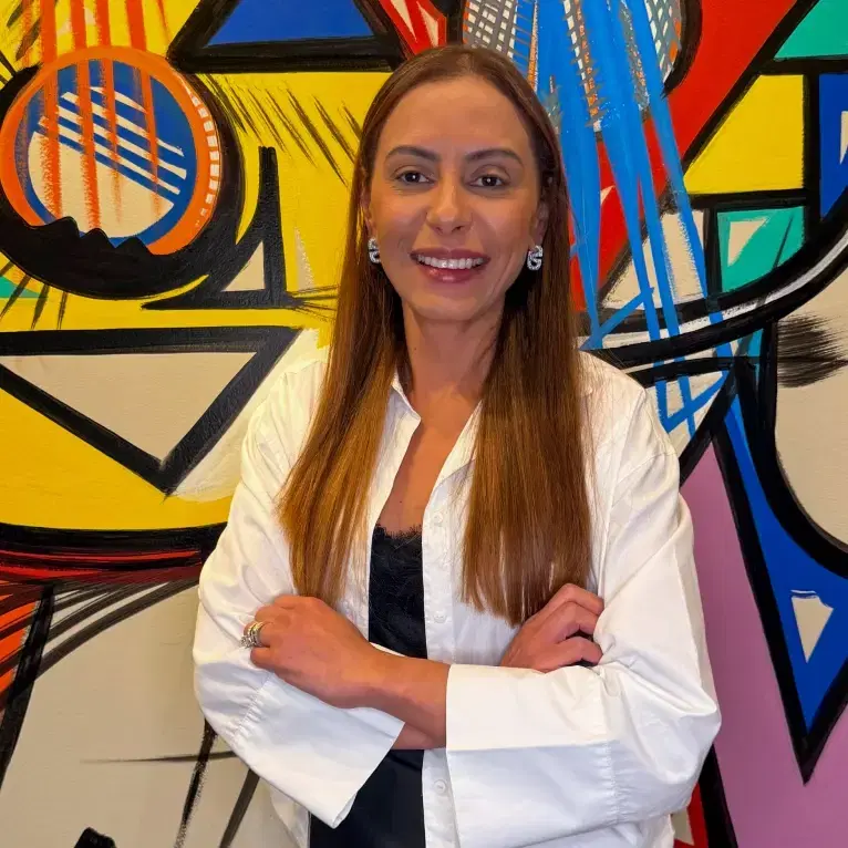 Adriana Bastos - Diretora